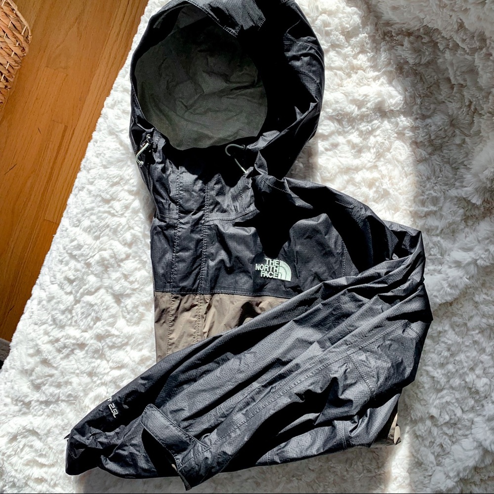 Mens The North Face Rain Jacket - Size L